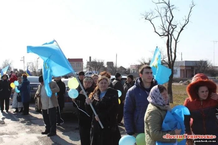 Около тысячи жителей Генического района организовали акцию (автопробег) в поддержку Крыма