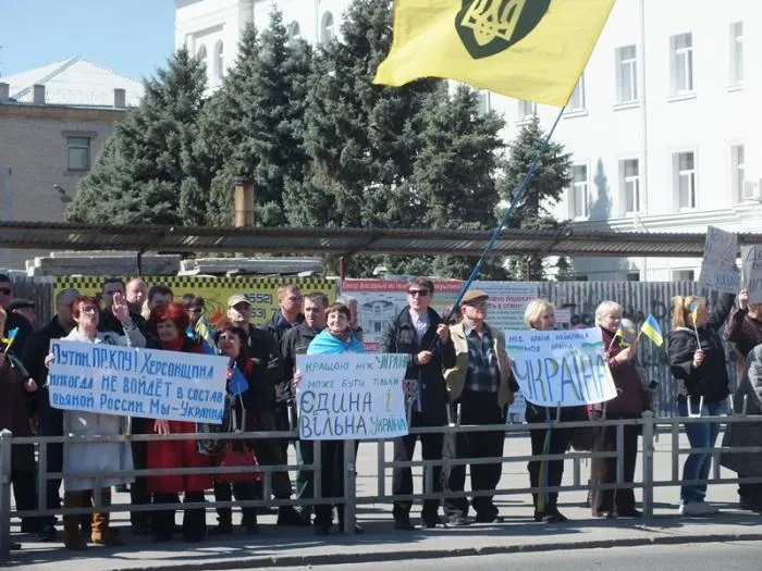 Херсонские коммунисты затерялись между Евромайданами (фоторепортаж)