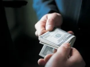 В одном из районных военкоматов Херсонщины с призывника требовали 500 долл. за “откос” от призыва