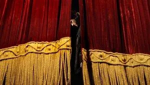 Херсонский муздрамтеатр снимает с репертуара сразу два спектакля