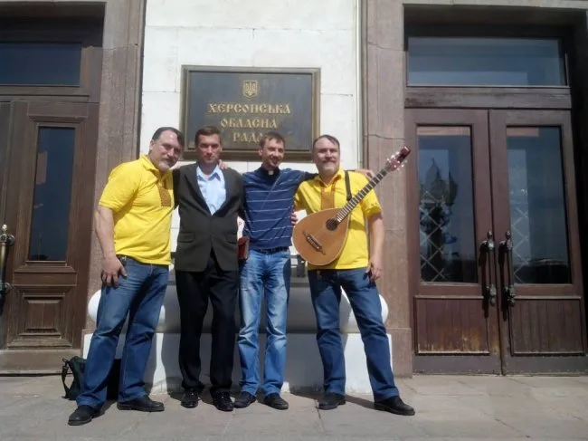 Вчера на херсонском Евромайдане выступили братья Капрановы