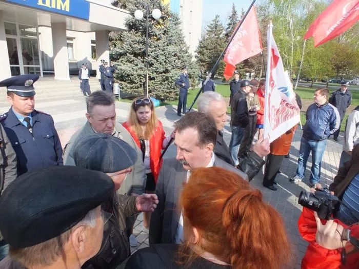 На митинг коммунистов в Херсоне собралось только 30 человек