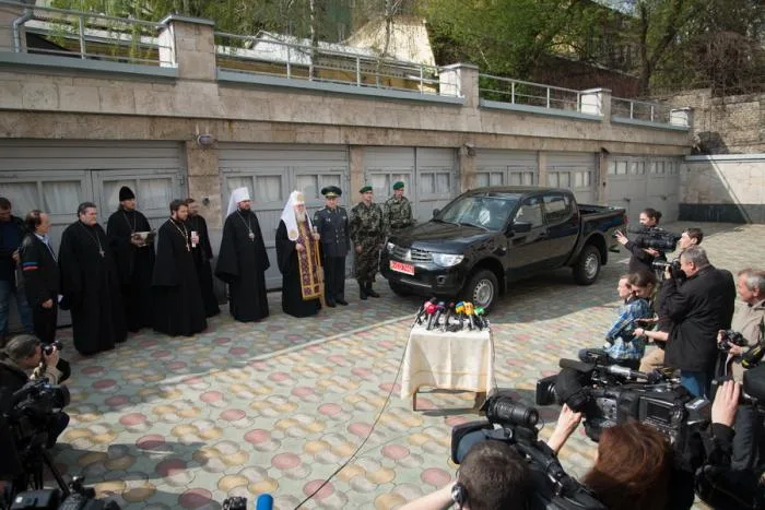 Патриарх Филарет передал в подарок херсонским пограничникам патрульный автомобиль и экипировку