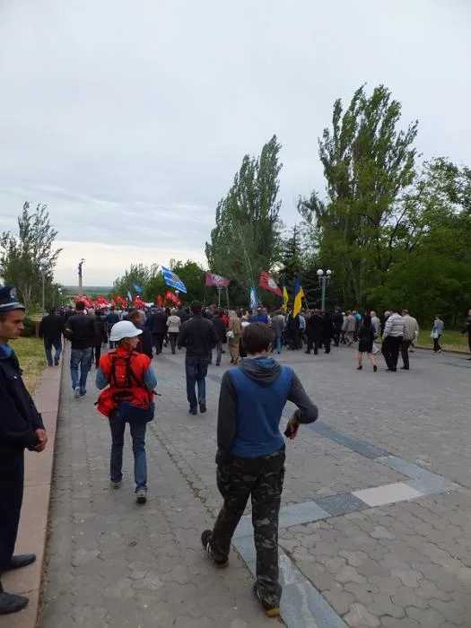 Люди с георгиевскими ленточками пытались помешать Одарченко выступить на митинге в честь Дня Победы
