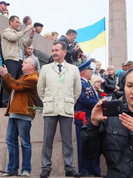 Люди с георгиевскими ленточками пытались помешать Одарченко выступить на митинге в честь Дня Победы