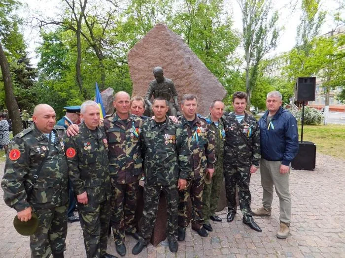 Люди с георгиевскими ленточками пытались помешать Одарченко выступить на митинге в честь Дня Победы
