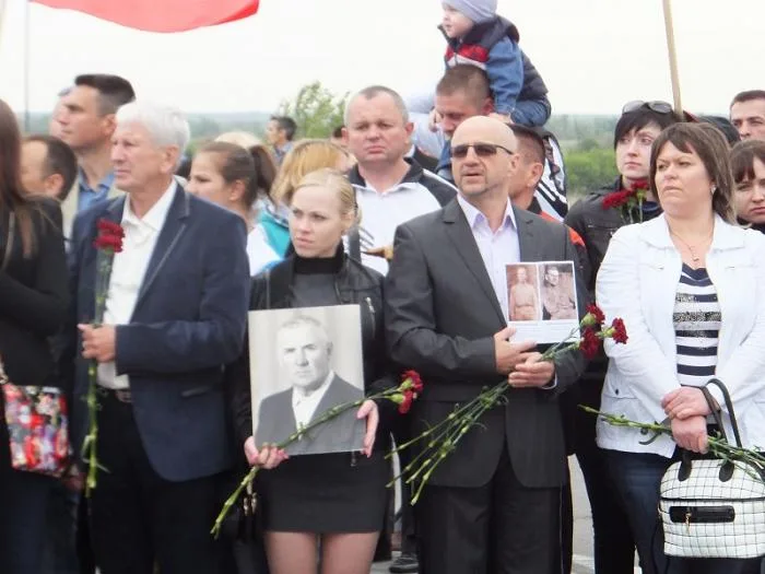 Люди с георгиевскими ленточками пытались помешать Одарченко выступить на митинге в честь Дня Победы