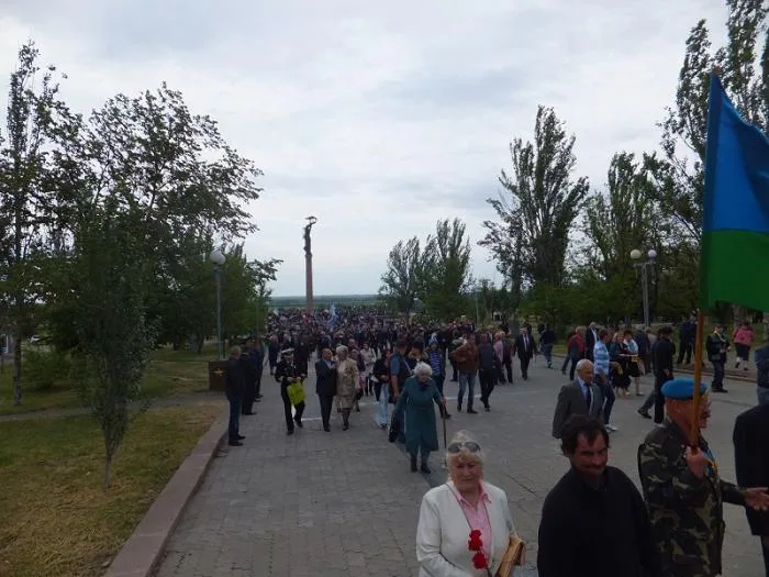 Люди с георгиевскими ленточками пытались помешать Одарченко выступить на митинге в честь Дня Победы