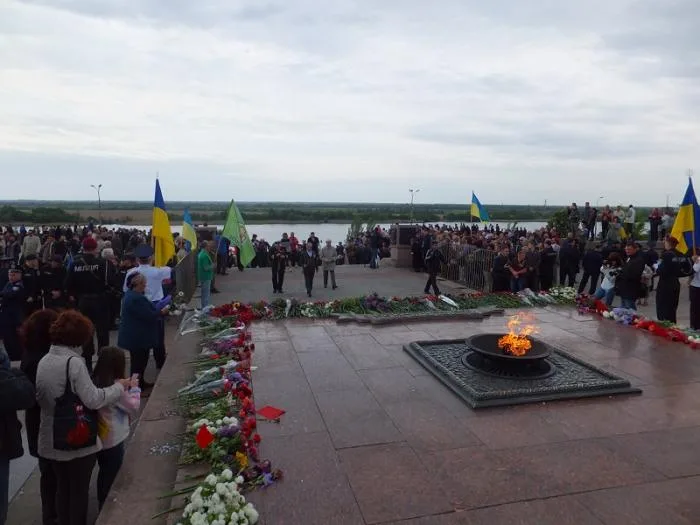 Люди с георгиевскими ленточками пытались помешать Одарченко выступить на митинге в честь Дня Победы