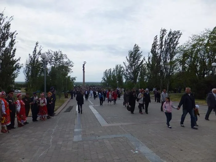 Люди с георгиевскими ленточками пытались помешать Одарченко выступить на митинге в честь Дня Победы