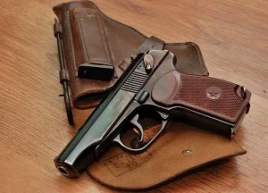 В Геническе военный из Житомира забыл боевое оружие в кафе