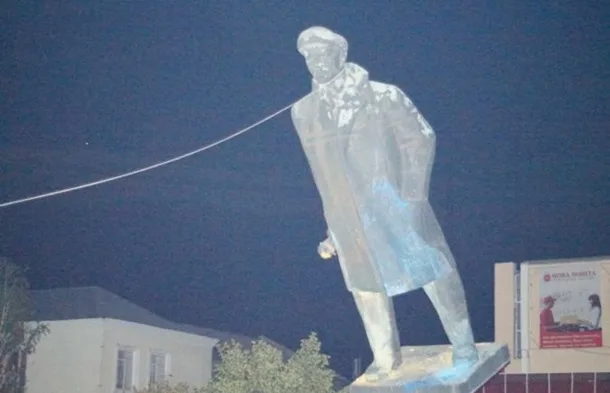 Ленина в Белозерке снес “Правый сектор”
