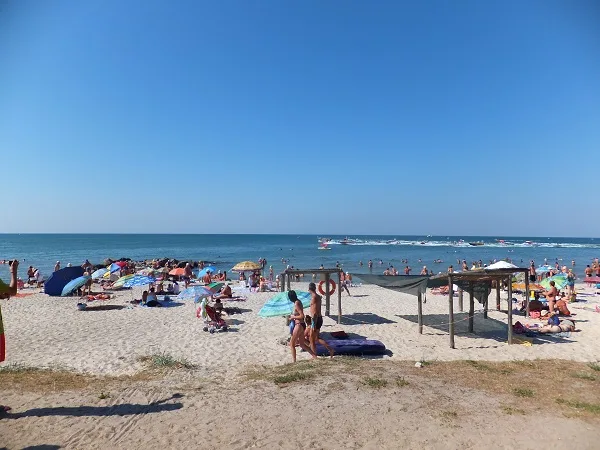 Патриотический дух отдыхающих в Железном Порту поднимает местный водный Майдан