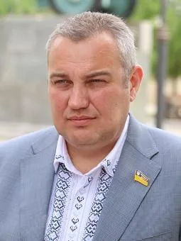Нардеп Путилов считает, что военное положение – это “удар в спину Украине”