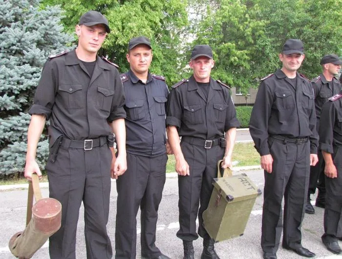 Студенты и преподаватели ХГУ дарят военным батальона “Херсон” военную и бытовую технику