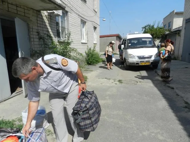 Херсонские спасатели встретили семью из Авдеевки