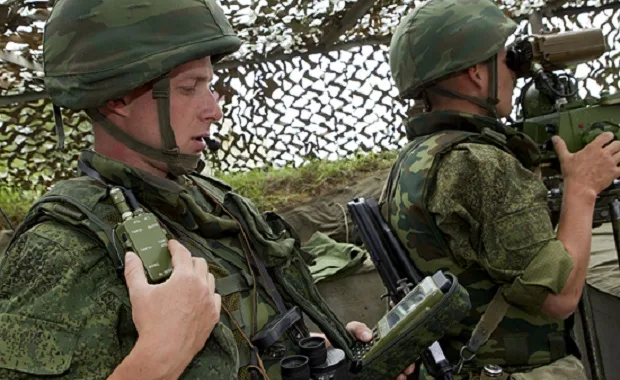 Российские военные обустраивают огневые позиции на границе Херсонщины