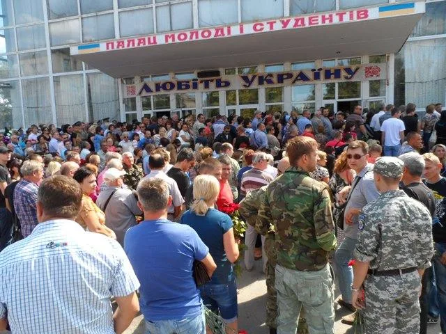 Херсонцы простились с погибшими комбатом Сторчеусом и его товарищами