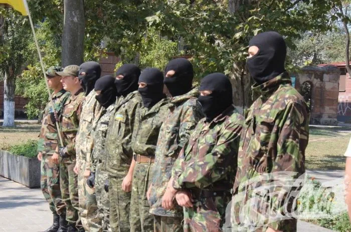У памятника Шевченко представили новый батальон самообороны «Таврия»