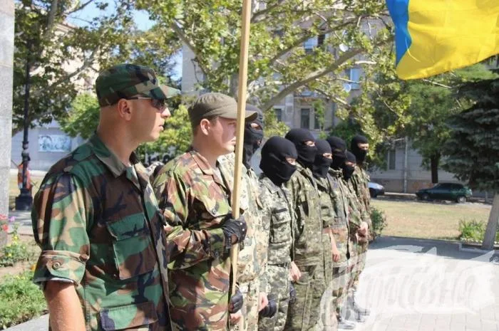 У памятника Шевченко представили новый батальон самообороны «Таврия»