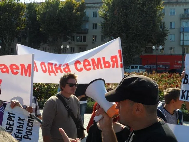 Херсонцев заставили голосовать за плакаты