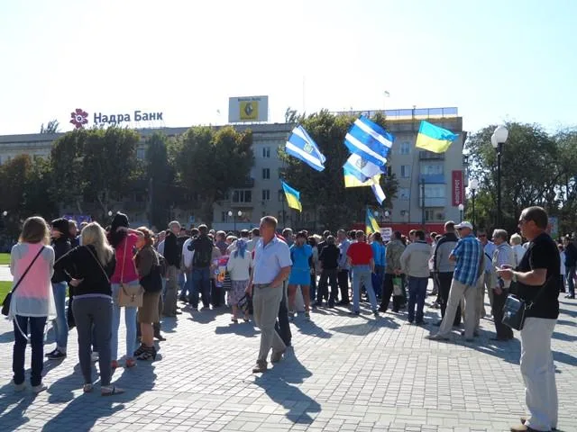 Херсонцев заставили голосовать за плакаты