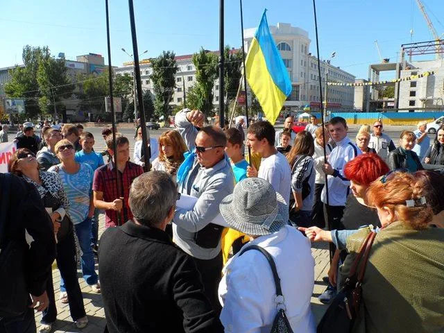 Херсонцев заставили голосовать за плакаты