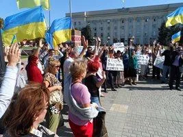 Херсонцев заставили голосовать за плакаты