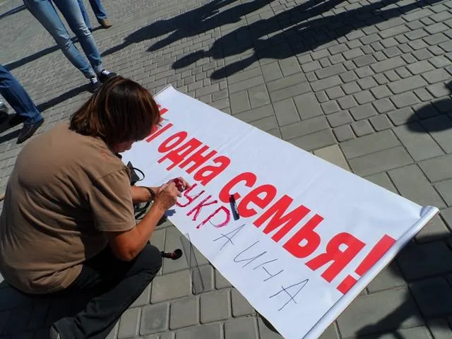 Херсонцев заставили голосовать за плакаты