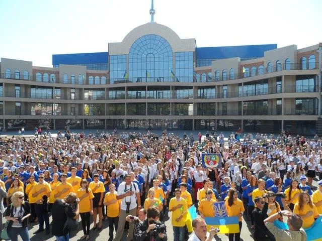 Херсонцы спели рекордный гимн Украины