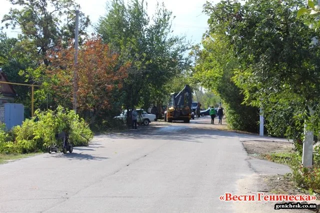 В Геническе ликвидируют последствия вчерашней бури