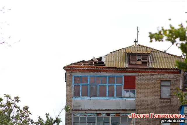 В Геническе ликвидируют последствия вчерашней бури