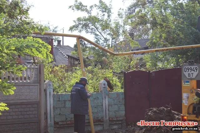 В Геническе ликвидируют последствия вчерашней бури