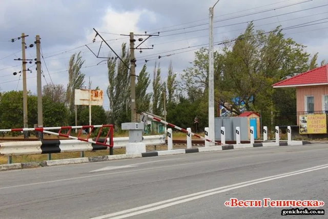 В Геническе ликвидируют последствия вчерашней бури