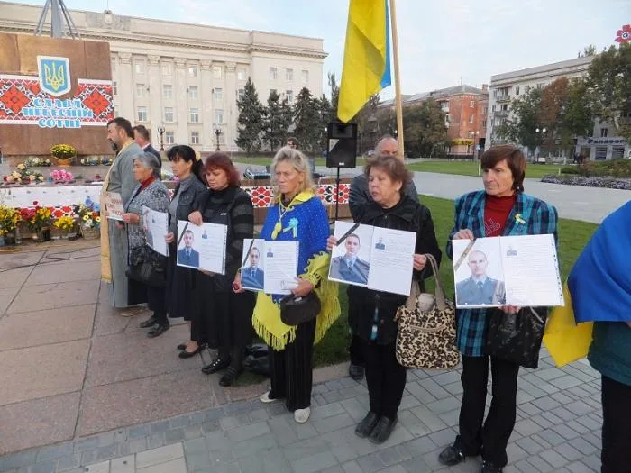 В Херсоне состоялся митинг-реквием по погибшим в зоне АТО херсонцам