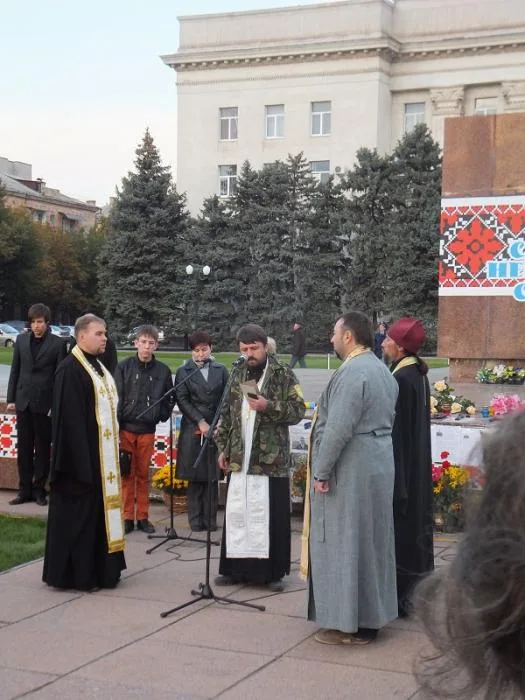 В Херсоне состоялся митинг-реквием по погибшим в зоне АТО херсонцам