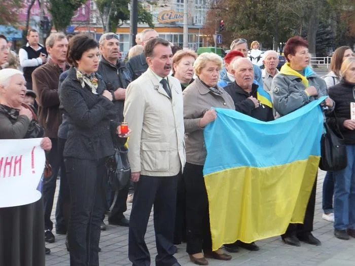 В Херсоне состоялся митинг-реквием по погибшим в зоне АТО херсонцам