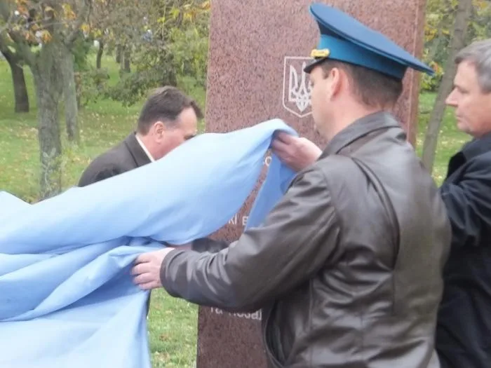В Херсоне открыли памятник героям АТО