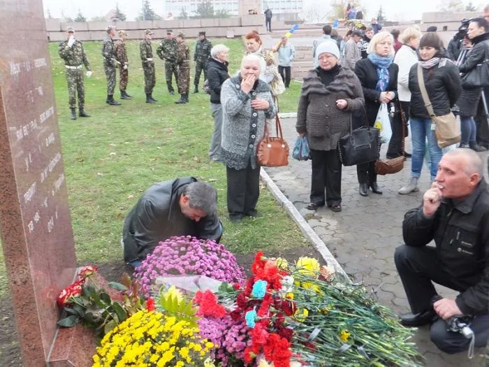 В Херсоне открыли памятник героям АТО