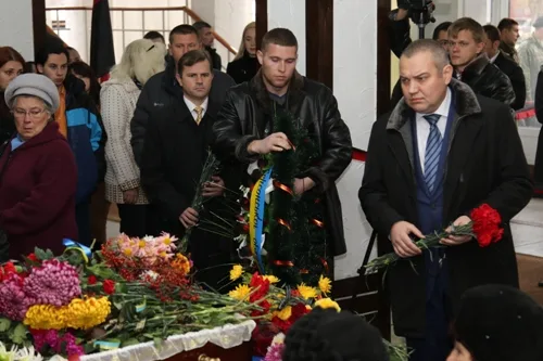 Херсонцы попрощались с погибшим в зоне АТО земляком Александром Райхертом