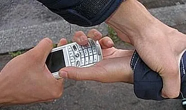 В Херсоне грабят школьников