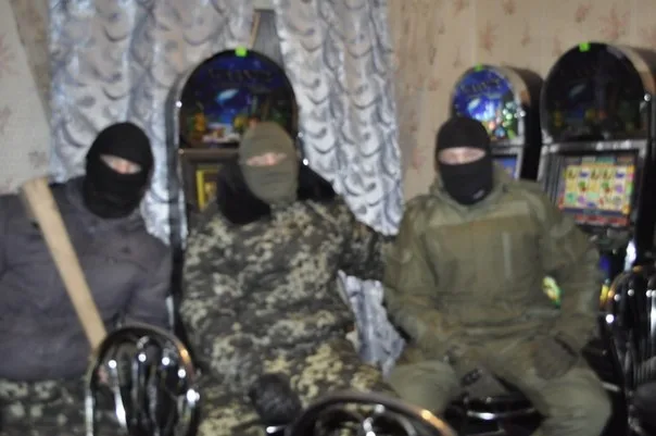 “Правый сектор” закрыл в Херсоне зал игровых автоматов