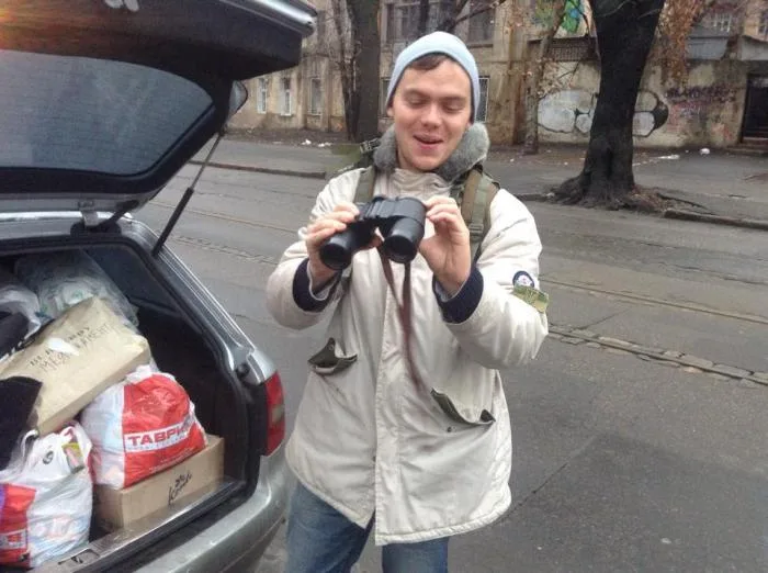 Херсонский ГАИшник отобрал автомобиль у одесских волонтеров, помогающим военным в АТО