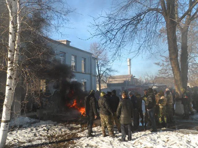 Цюрупинского активиста Шрамко отправляют в СИЗО, “Правый сектор” продолжает жечь шины