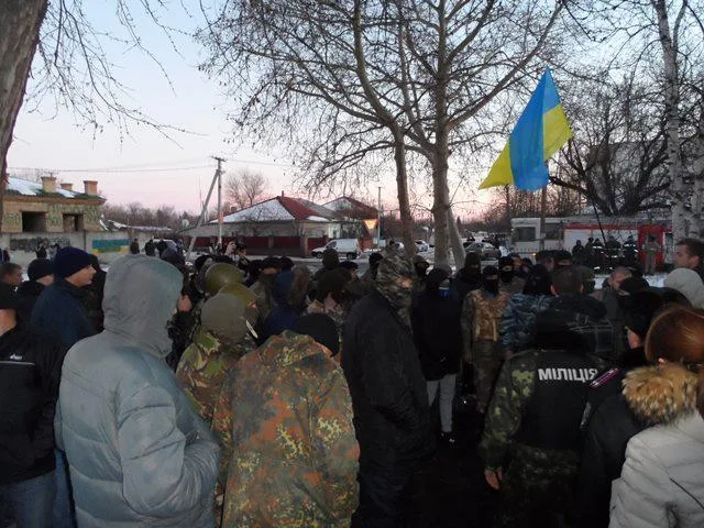 Цюрупинского активиста Шрамко отправляют в СИЗО, “Правый сектор” продолжает жечь шины