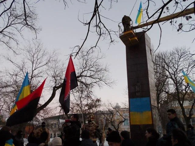 Херсонскую “Искру” решили не крушить, а переименовать