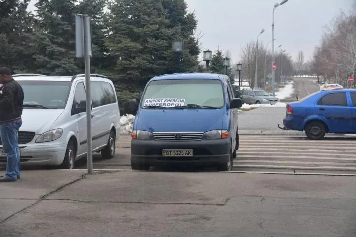 Из аэропорта “Херсон” организованы нелегальные перевозки в Крым