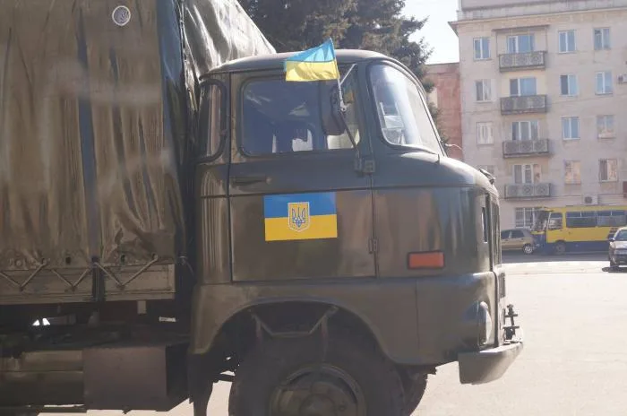 Полевую автобаню передали бойцам батальона “Сармат” в зону АТО