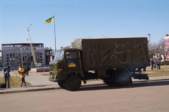 Полевую автобаню передали бойцам батальона “Сармат” в зону АТО