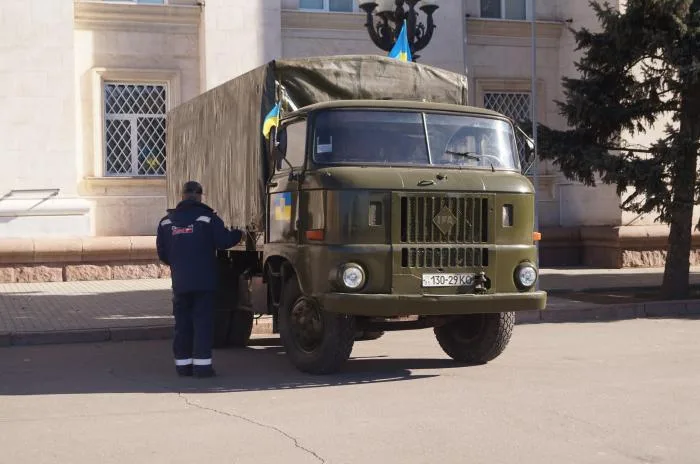 Полевую автобаню передали бойцам батальона “Сармат” в зону АТО